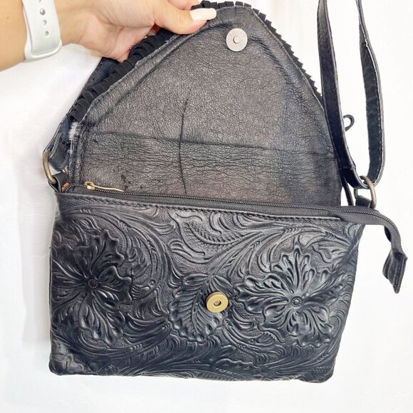 Artisan Embossed Tooled Fringe Cowhide Leather Crossbody Bag Black white Boho - Picture 4 of 6